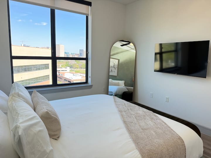 36f49077-c8f1-4a76-9a1c-4678d55d3fb7